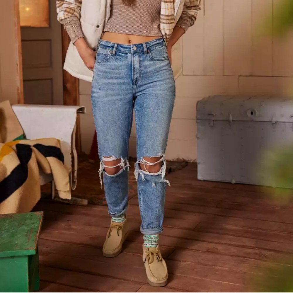 American Eagle Outfitters Light Blue High-Rise Ripped Jeans